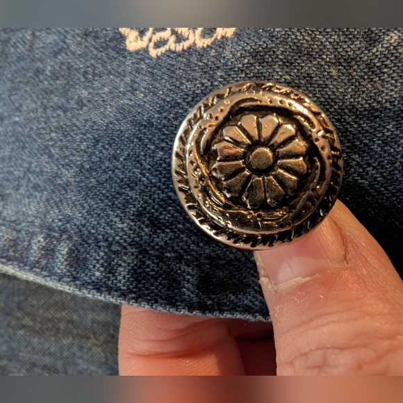 NorthCrest VTG Festive Denim Jacket with Holiday Embroidery, Women's Small - Picture 3 of 7